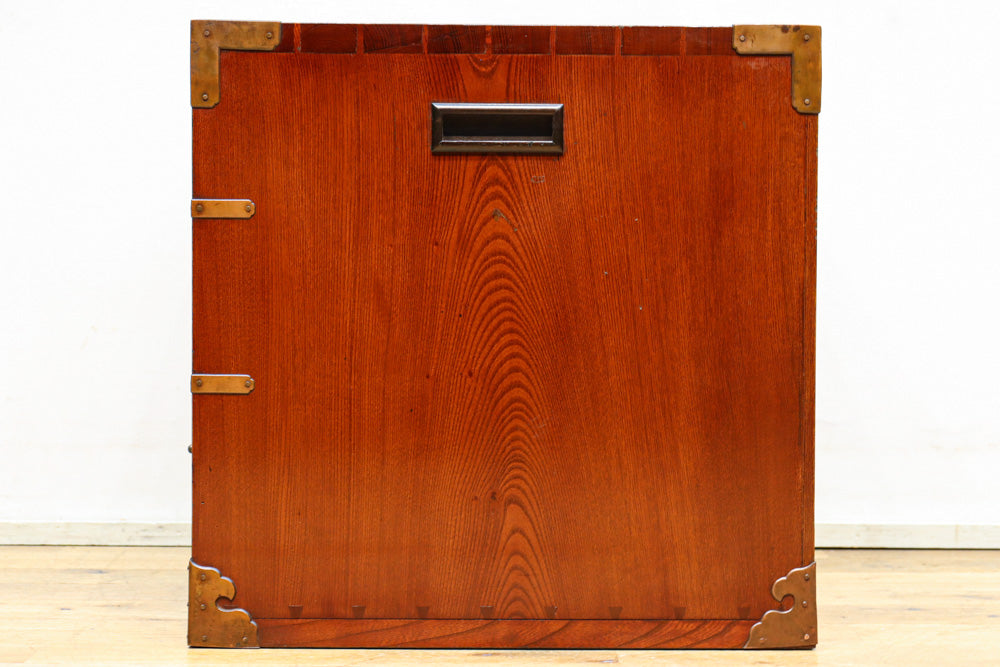 漆の艶色が美しい雅な面持ちの総欅酒田船箪笥 BB2436 – 古福庵