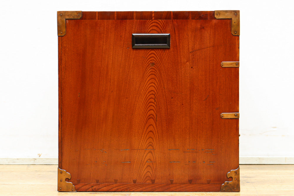 漆の艶色が美しい雅な面持ちの総欅酒田船箪笥 BB2436 – 古福庵
