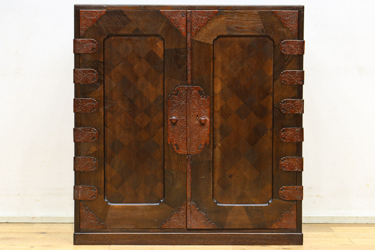 稀少サイズ!!気品ある寄木細工づくりの観音収納箪笥 BB3080 – 古福庵