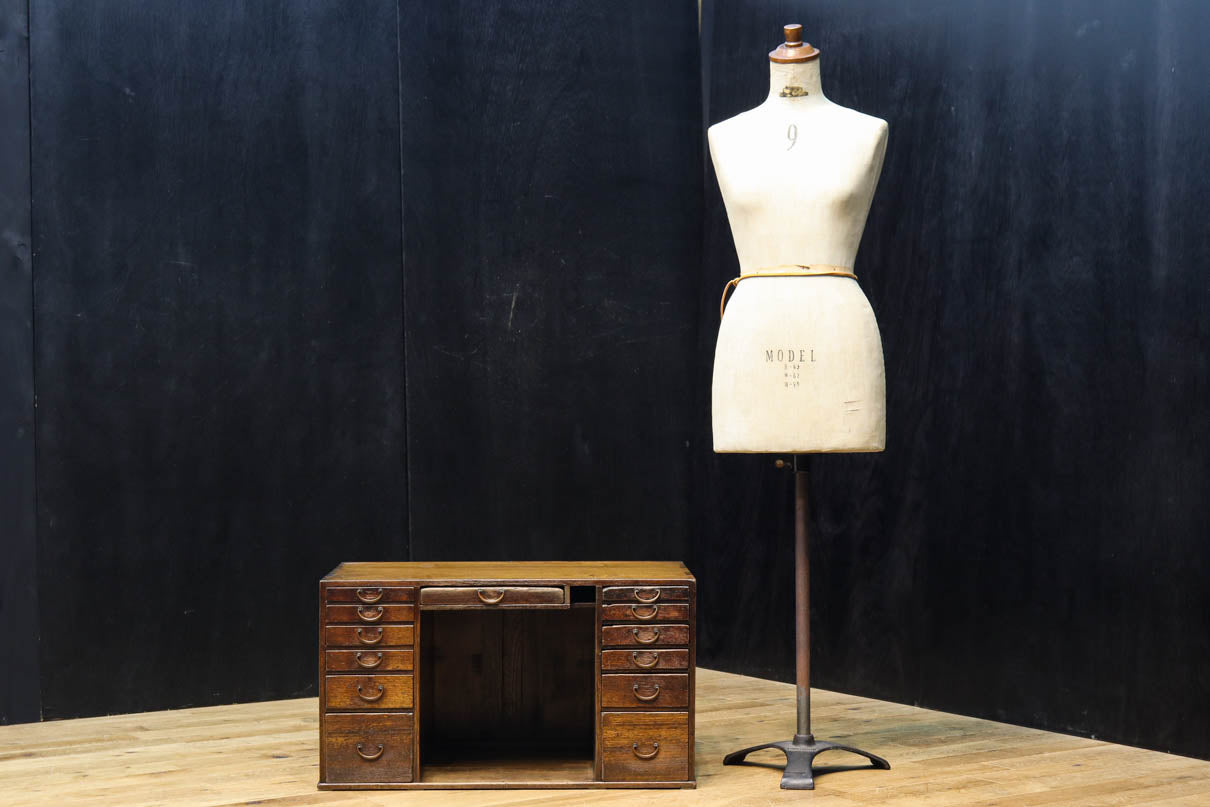 味わい深い面持ちの両袖タイプの彫金机 BB3325 – 古福庵 [ KOFUKUAN