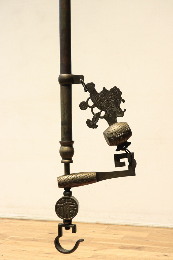 小槌や蔵戸の鍵で風情ある自在鉤 DC6161 – 古福庵 [ KOFUKUAN