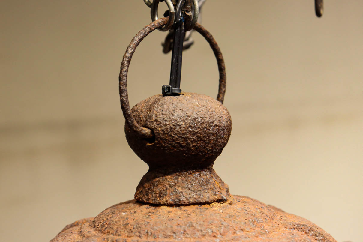 味わいある風合いに松竹梅の透かし絵で風情ある吊り灯籠 DC7980 – 古福