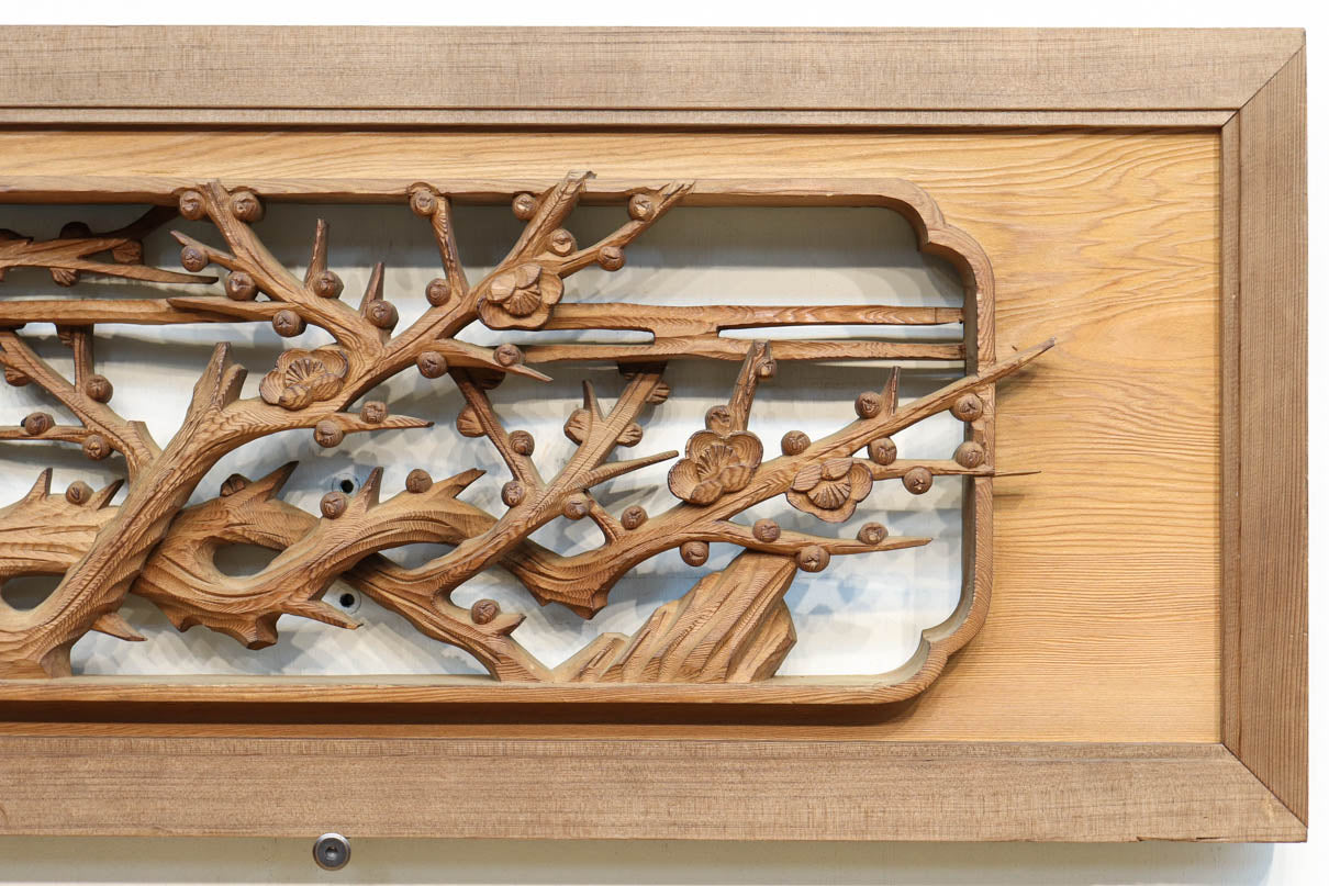 緻密に描かれた梅の木が美しい深彫り彫刻欄間 EZ2434b 在庫1枚 – 古福