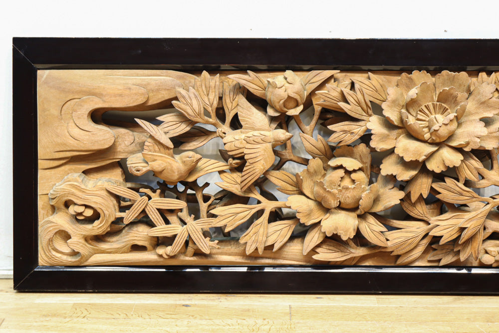 繊細な彫刻で鳥と牡丹を描いた彫刻欄間 EZ2537a 在庫1枚 – 古福庵