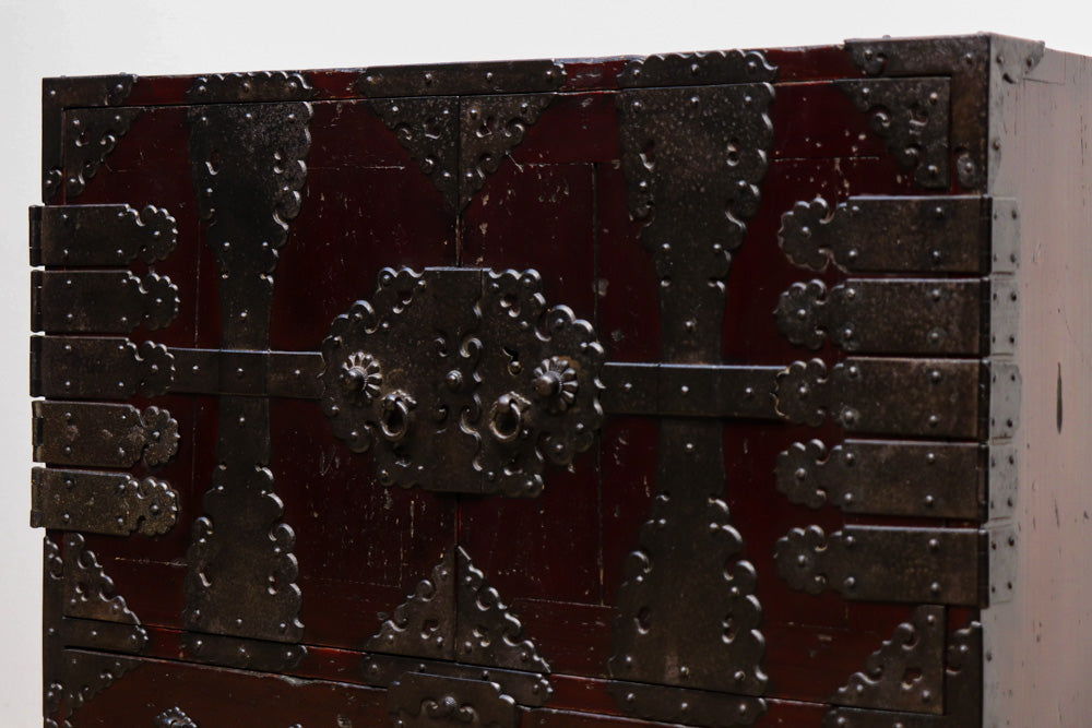 総桐!! 堅牢金具が見事な観音扉の庄内帳場箪笥 Ba9365 – 古福庵