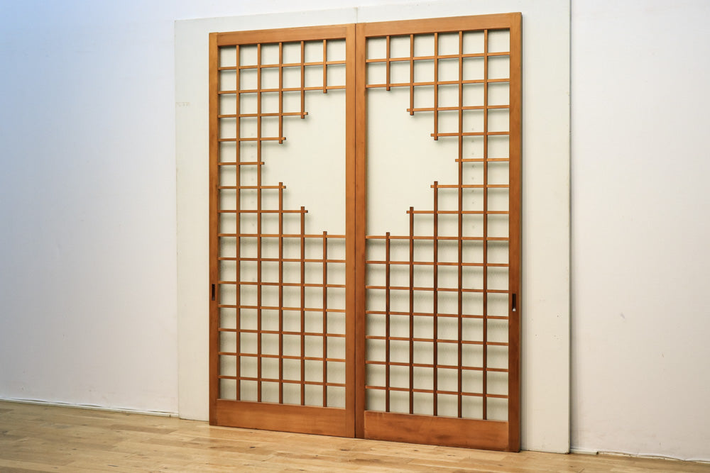 幅718ミリ アクセントのあるデザインで見栄えのするガラス戸セット