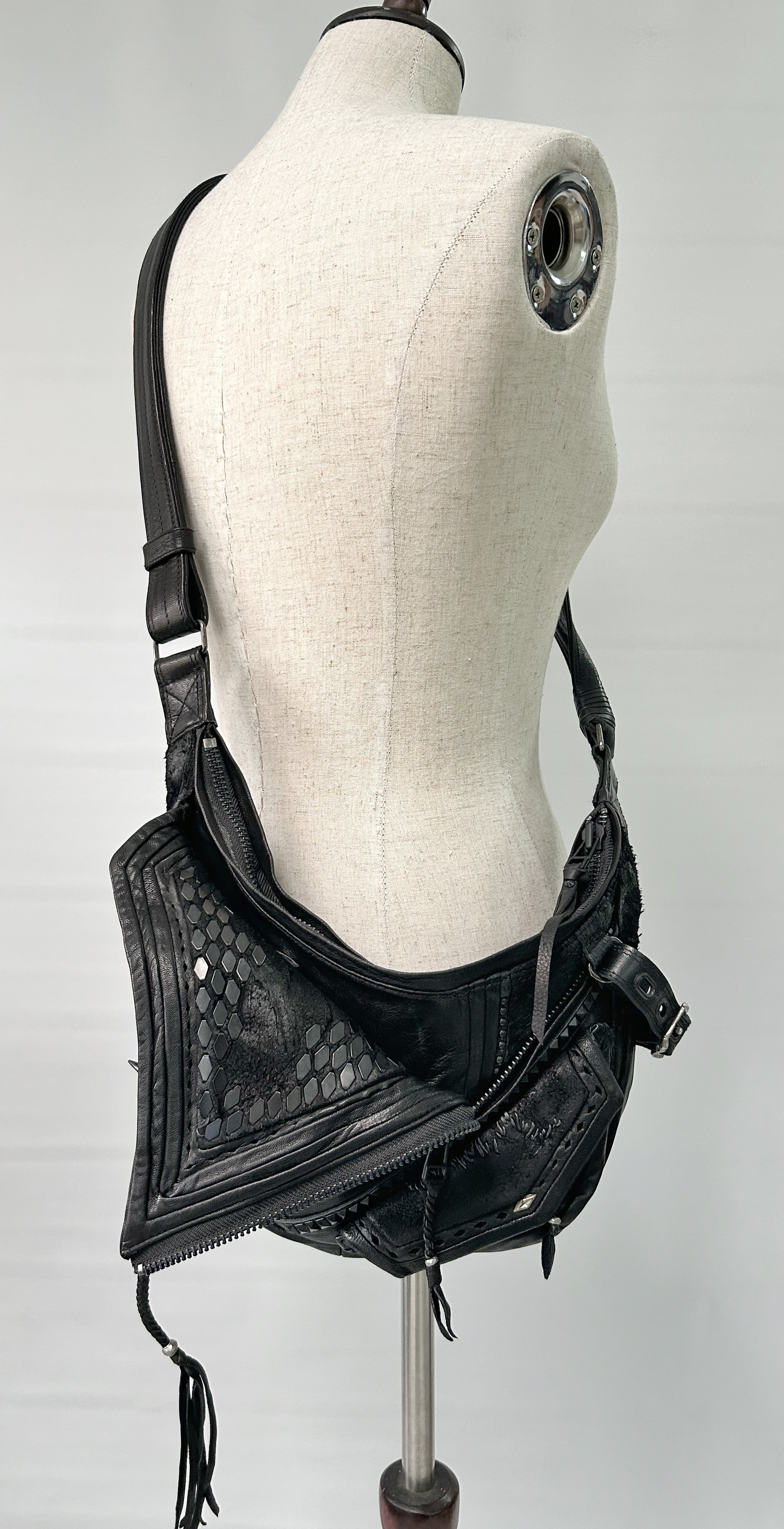 KMRii ケムリ KB-Shoulder / Black Raven – KMRii OFFICIAL ONLINE STORE