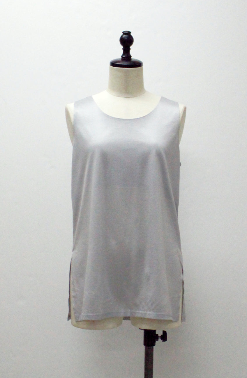 サテンスリットタンクトップ｜FURRY、REYELL公式通販サイト kuih（クイ）