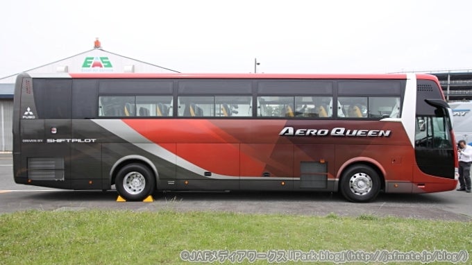 三菱ふそうの大型観光バス「エアロクィーン」＆「エアロエース