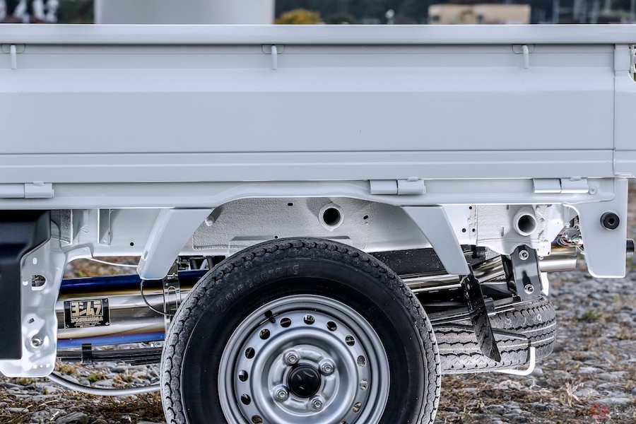 胸高鳴る官能的サウンド！！ ヨシムラマフラー装着で、軽トラが