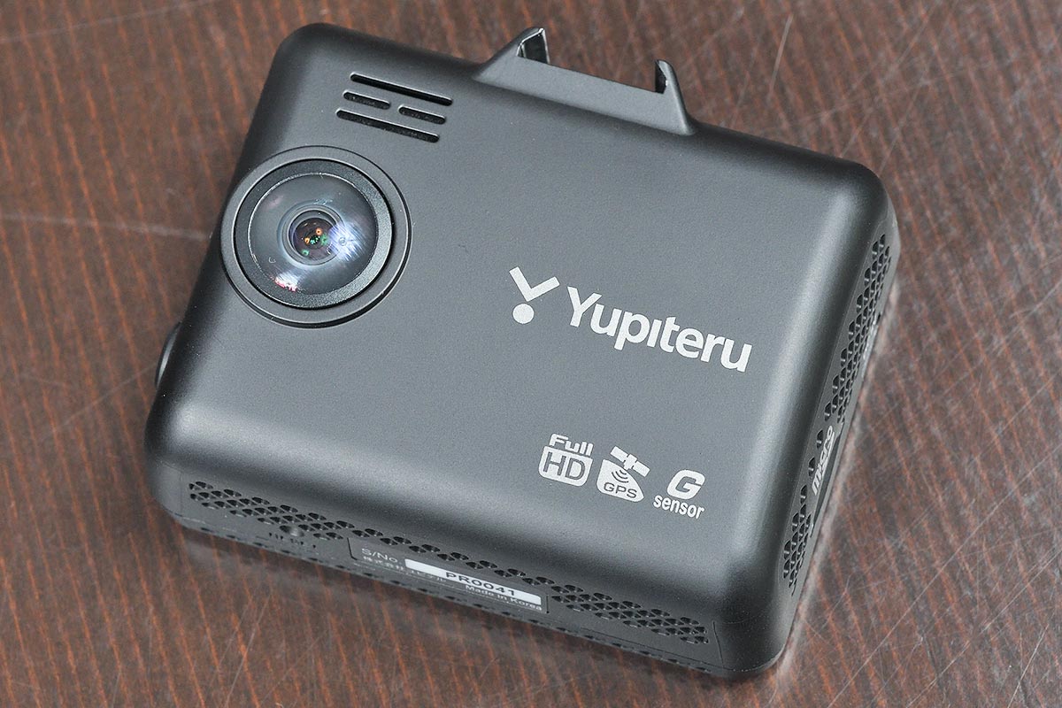 リアデュアルカメラで死角無し！ ユピテルの新型ドライブレコーダーは