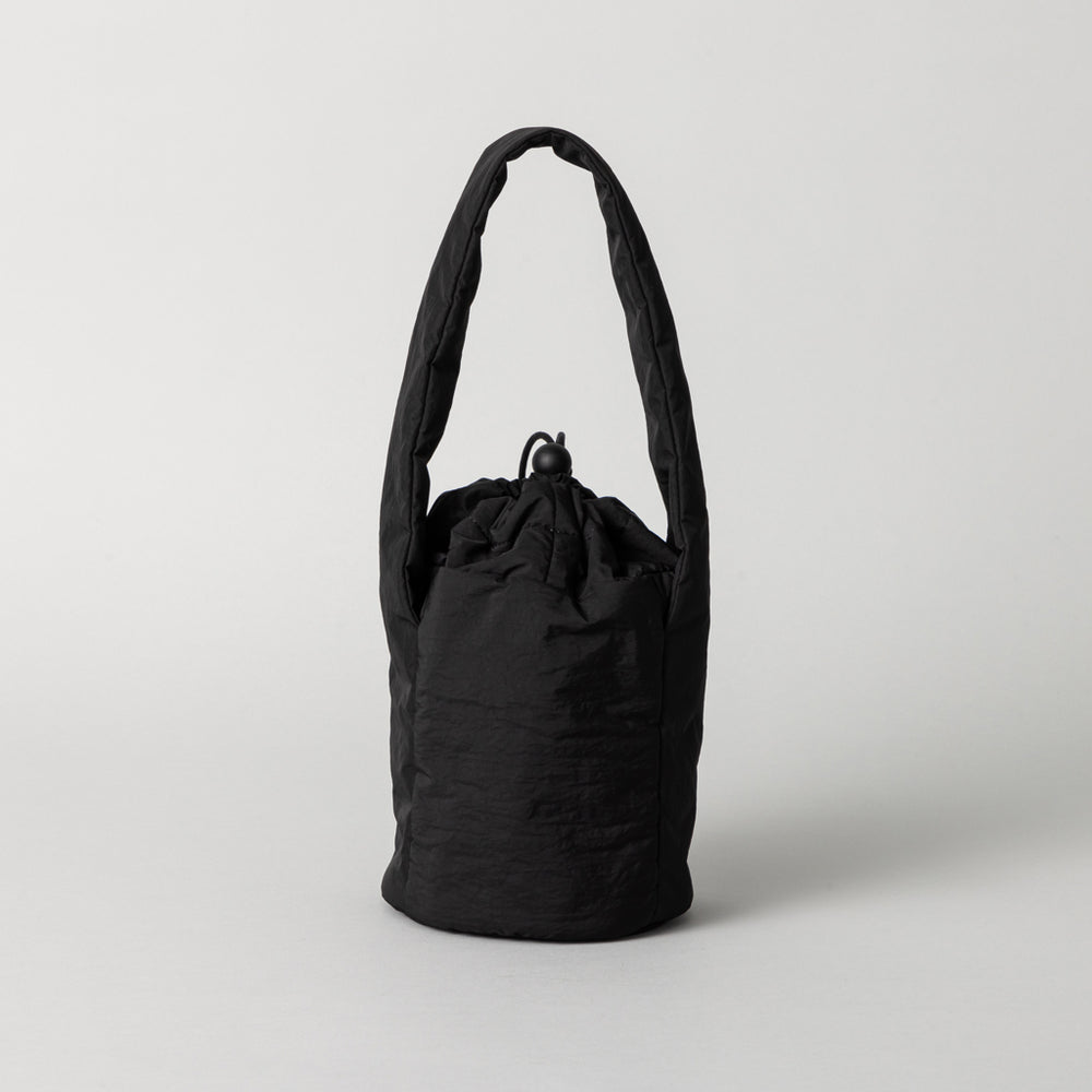 再入荷】ふかふか塩縮ナイロン ミニ巾着バッグ 黒 豊岡製 – kuros.style