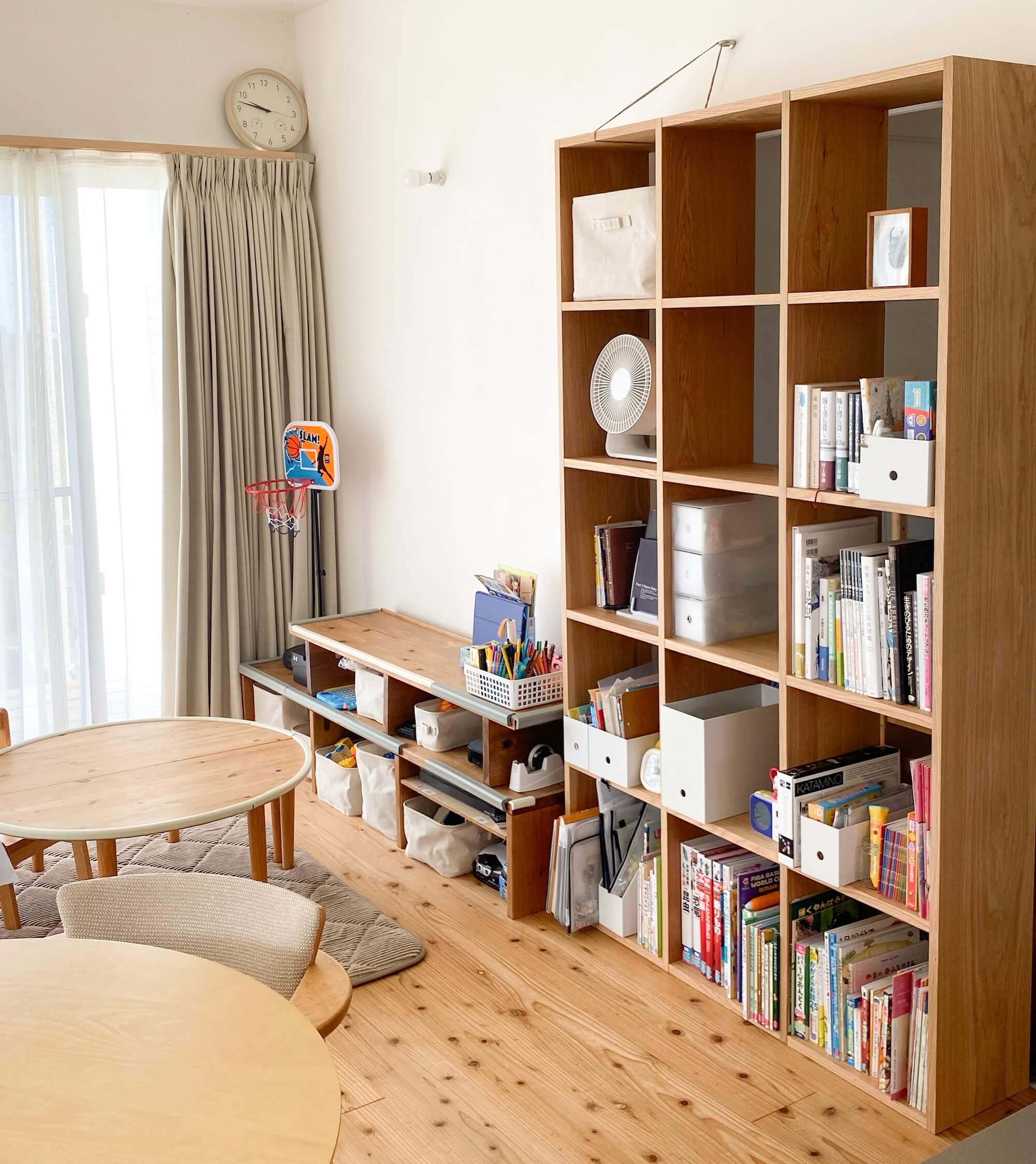 無印良品のスタッキングシェルフで、ファミリー本棚にしました