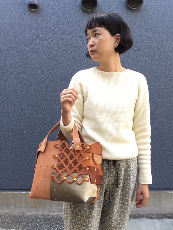 革の裁ち落としで作られた、曽田耕さんのNPW（パッチワークバッグ