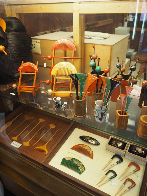 一生モノのつげ櫛で髪美人に「よのや櫛舗」 | 暮らしとおしゃれの編集室