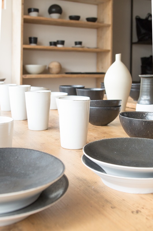 大人気の陶芸家・吉田直嗣さんの個展が開催中です！ | 暮らしと