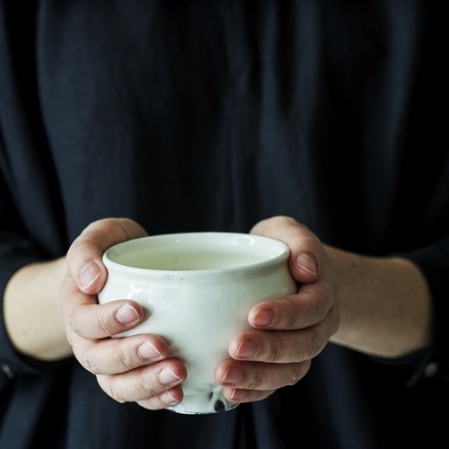 持つと使い途の想像が膨らむ鈴木環さんのピジョンカップ | 暮らしと