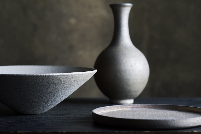 静けさの中にある美しさとしなやかさ、瀬川さんのうつわ | 暮らしと