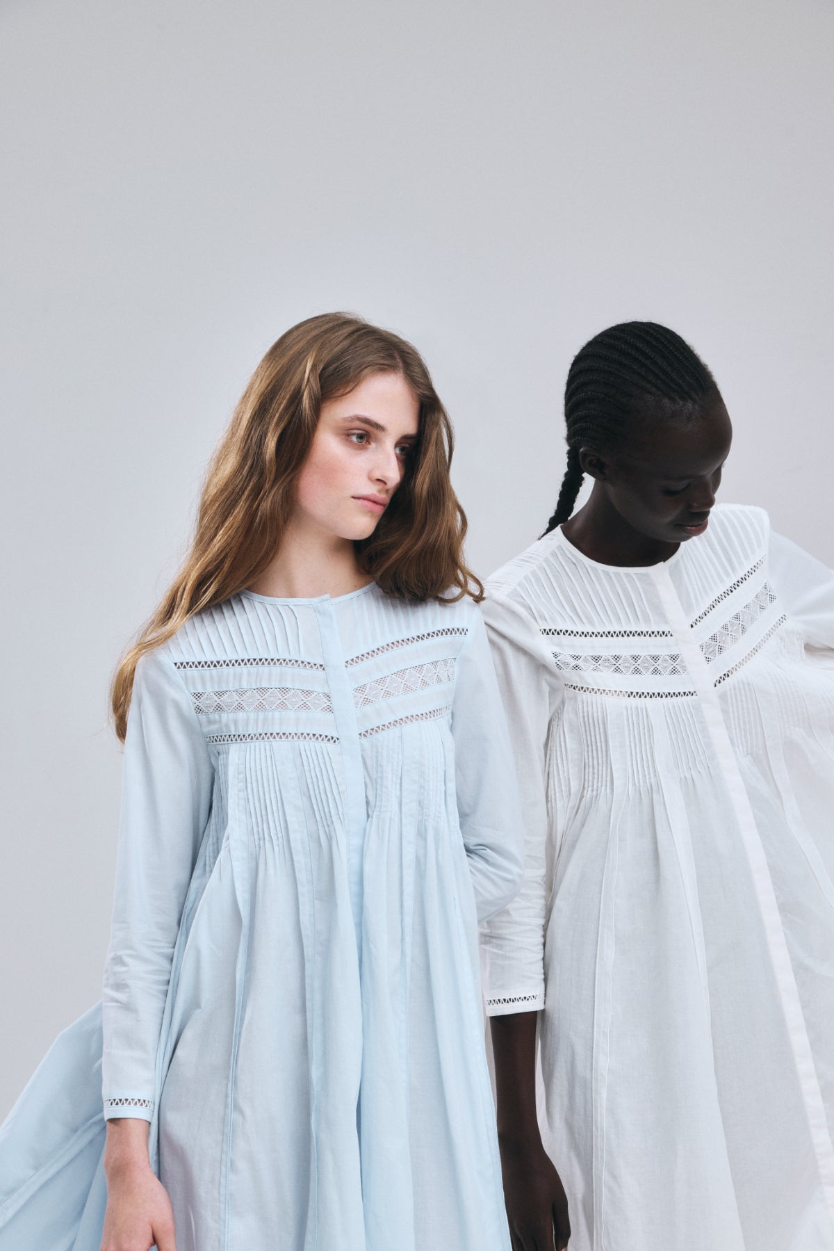 再入荷】Pin-tuck Lace Mini Dress – L'AUBE BLANC