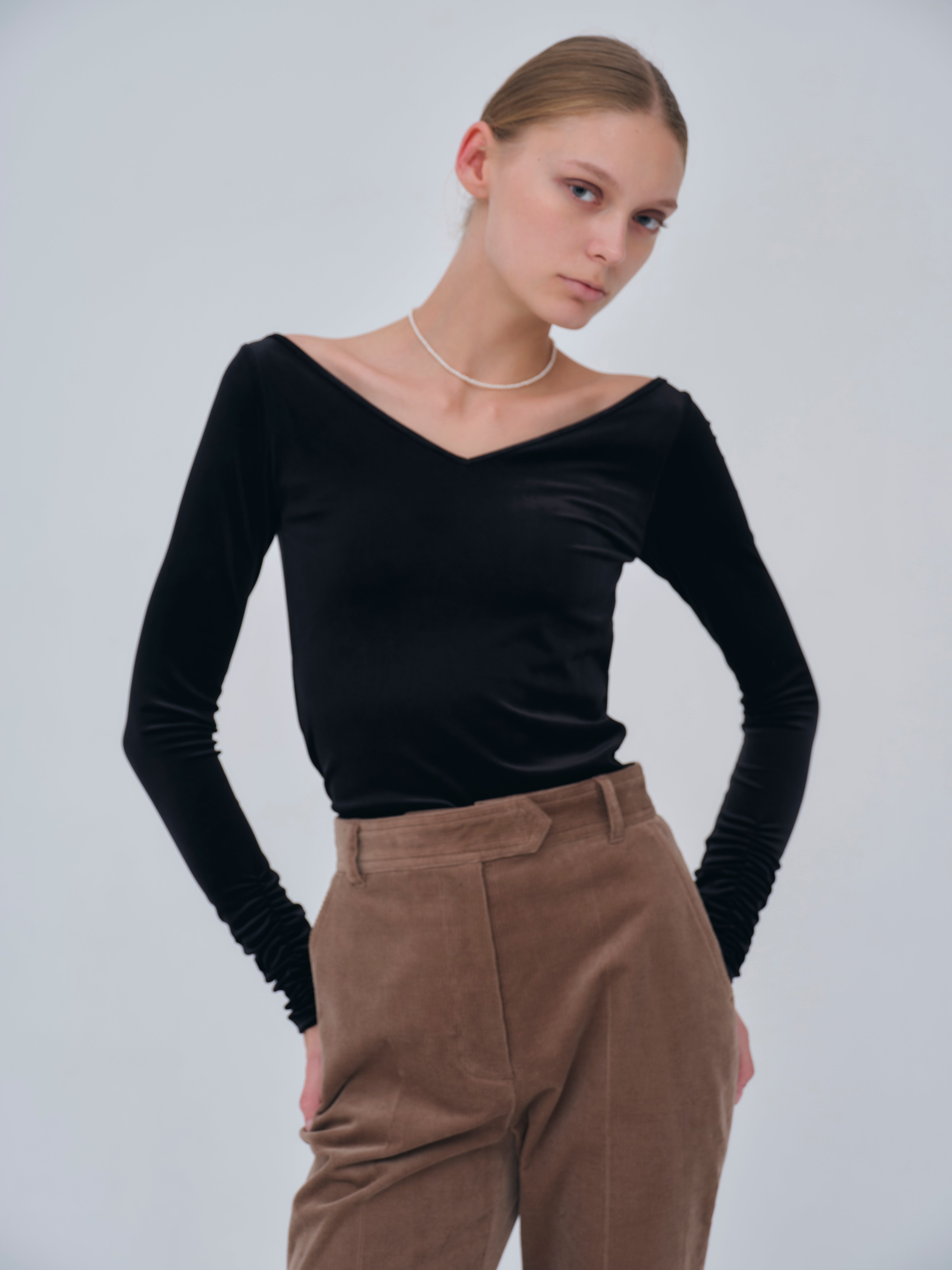 Sharp Neck Velour Tops – L'AUBE BLANC