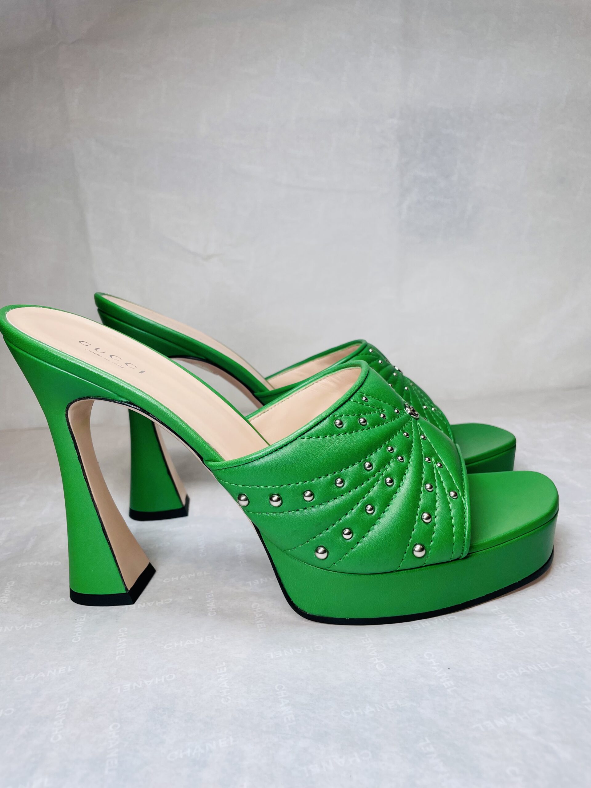 GUCCI GREEN EMBELISHED LEATHER PLATFORM HEELS - LeBonday