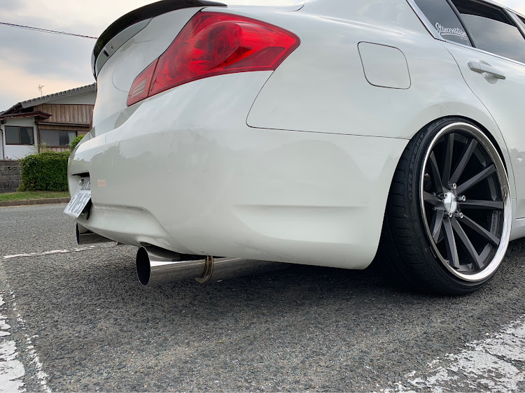 スカイラインのマフラー交換・DIY・スカイライン・V36・砲弾マフラー