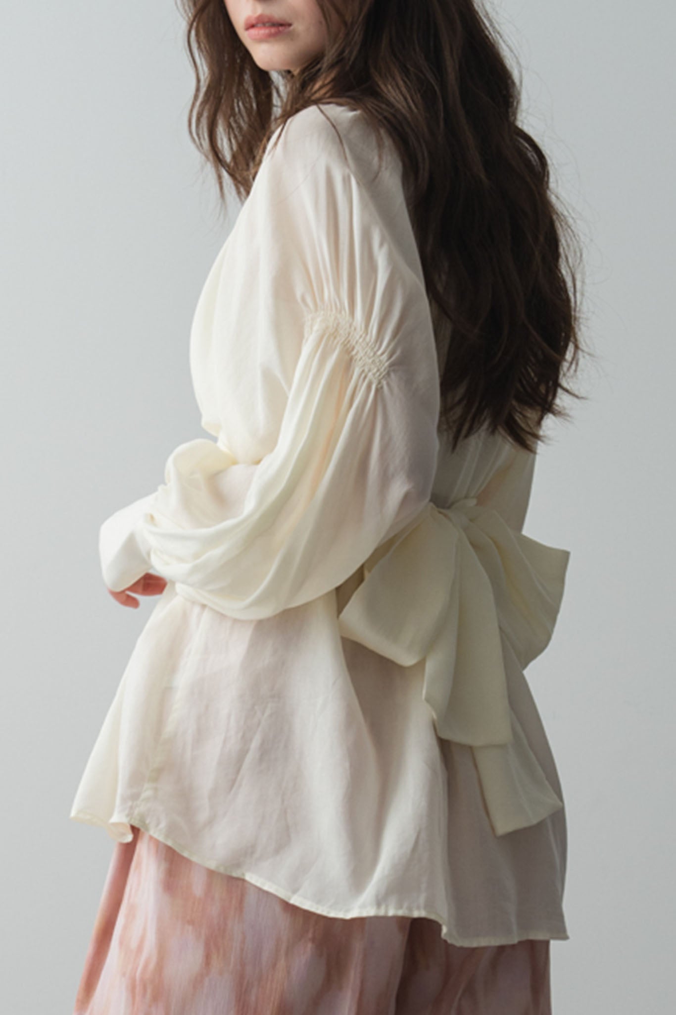 ボウタイ付ドレープブラウス