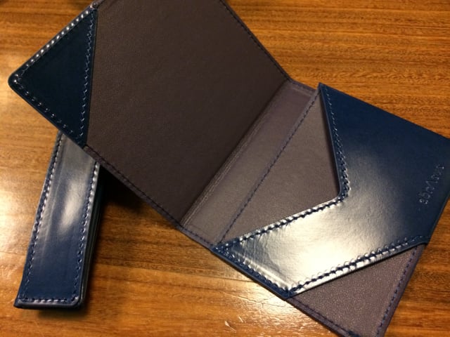 お尻に食い込む財布から解放されるabrAsusの「薄いマネークリップ」と