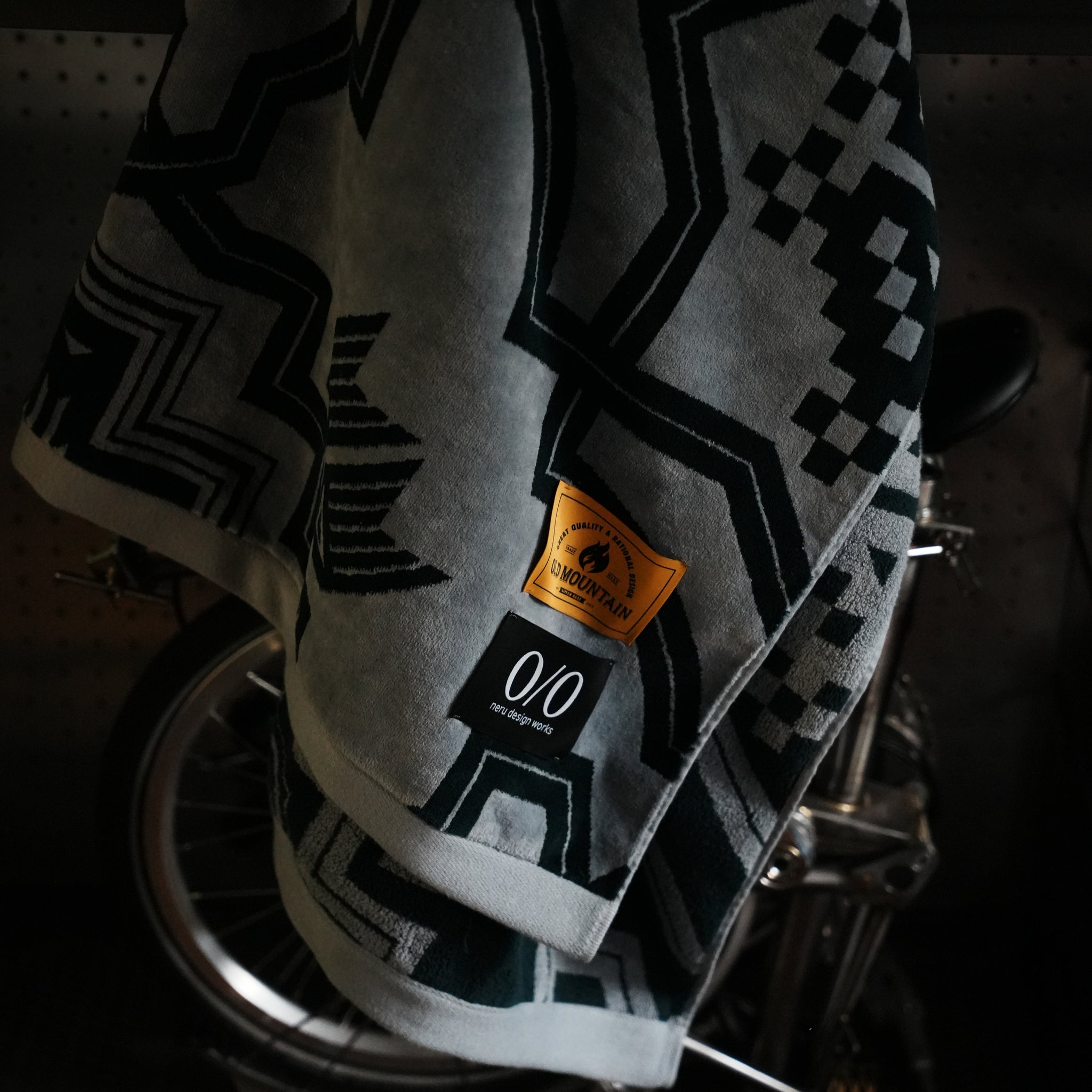 抽選販売】KAKEMONO 灰青 – LOG