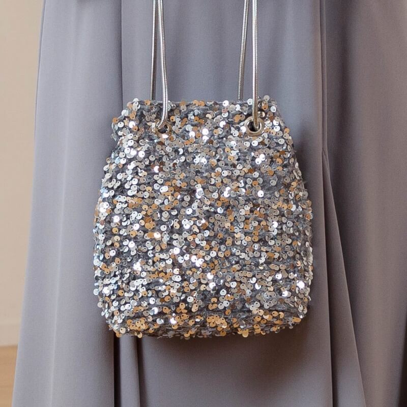 シルバーグレーのスパンコール巾着バッグ | セラビ | E-8079 | 結婚式