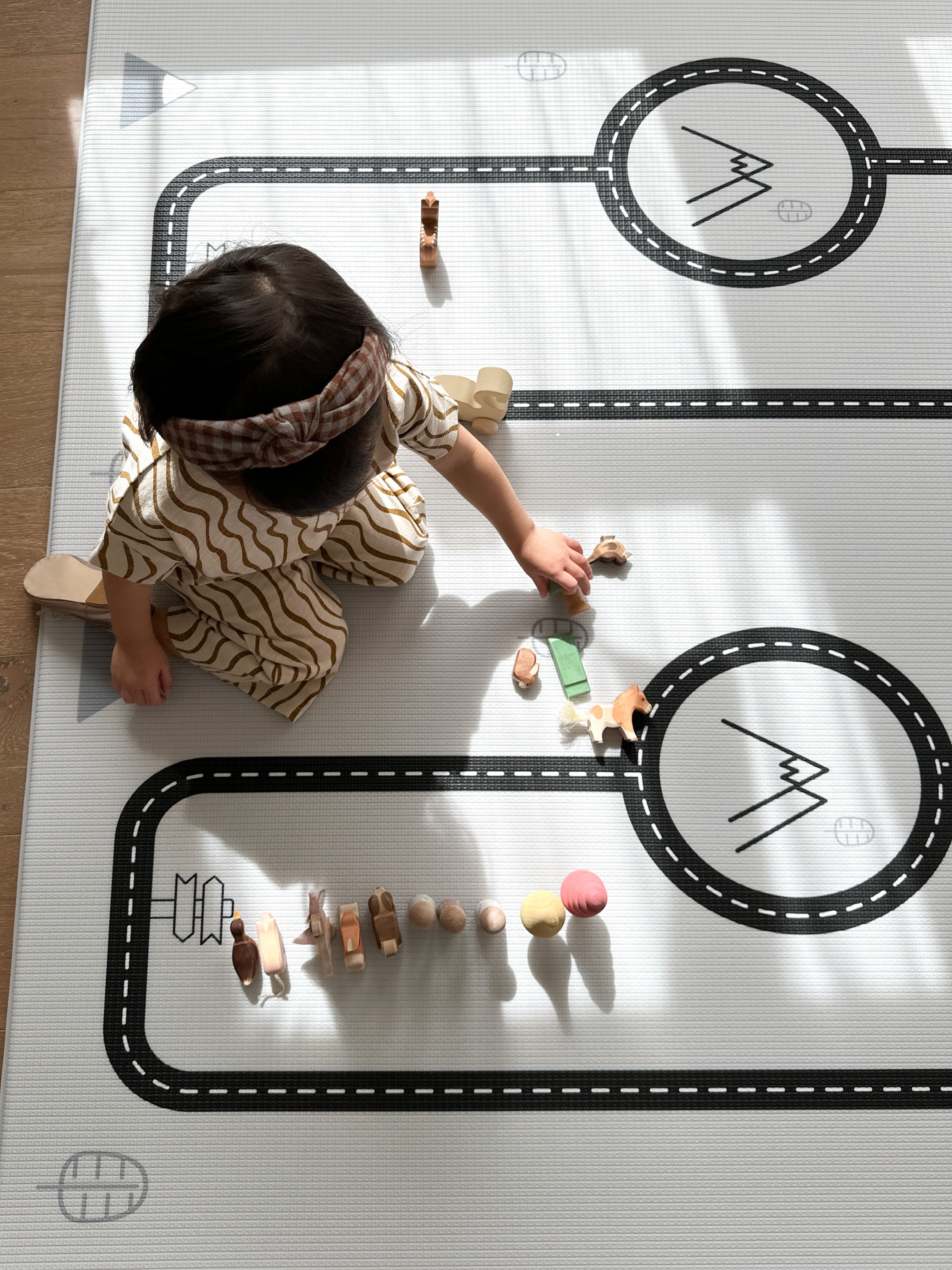 リトルボットベイビープレイマット(OFIE MAT, COUNTRY ROAD + TRIANGLE