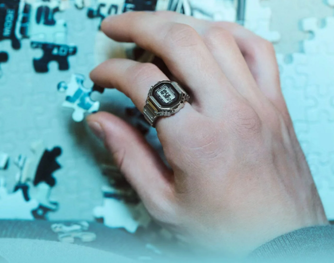 指輪型デジタルウォッチ「CRW-001-1JR」正式発表！12月発売、19,800円