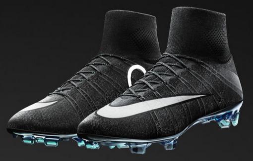ナイキ マーキュリアル スーパーフライ FG CR7 ブラックカラー新色