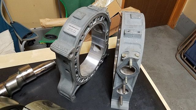 12Aロータリーエンジンのローターとハウジング2個