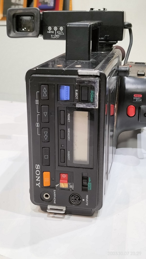 1985/昭和60/SONY/CCD-V8AF/初代8ミリビデオカメラCCD-V8のAF追加版