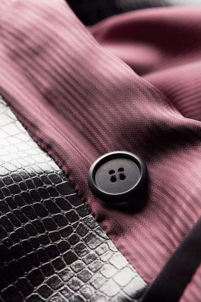 人気のナポレオンコート 135、フェイクレザーのクロコダイル模様