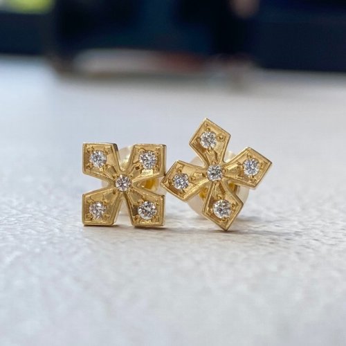 TINY ROUND STONE PRINCESS CROSS PIERCE 18k Yellow Gold / DIAMONDS