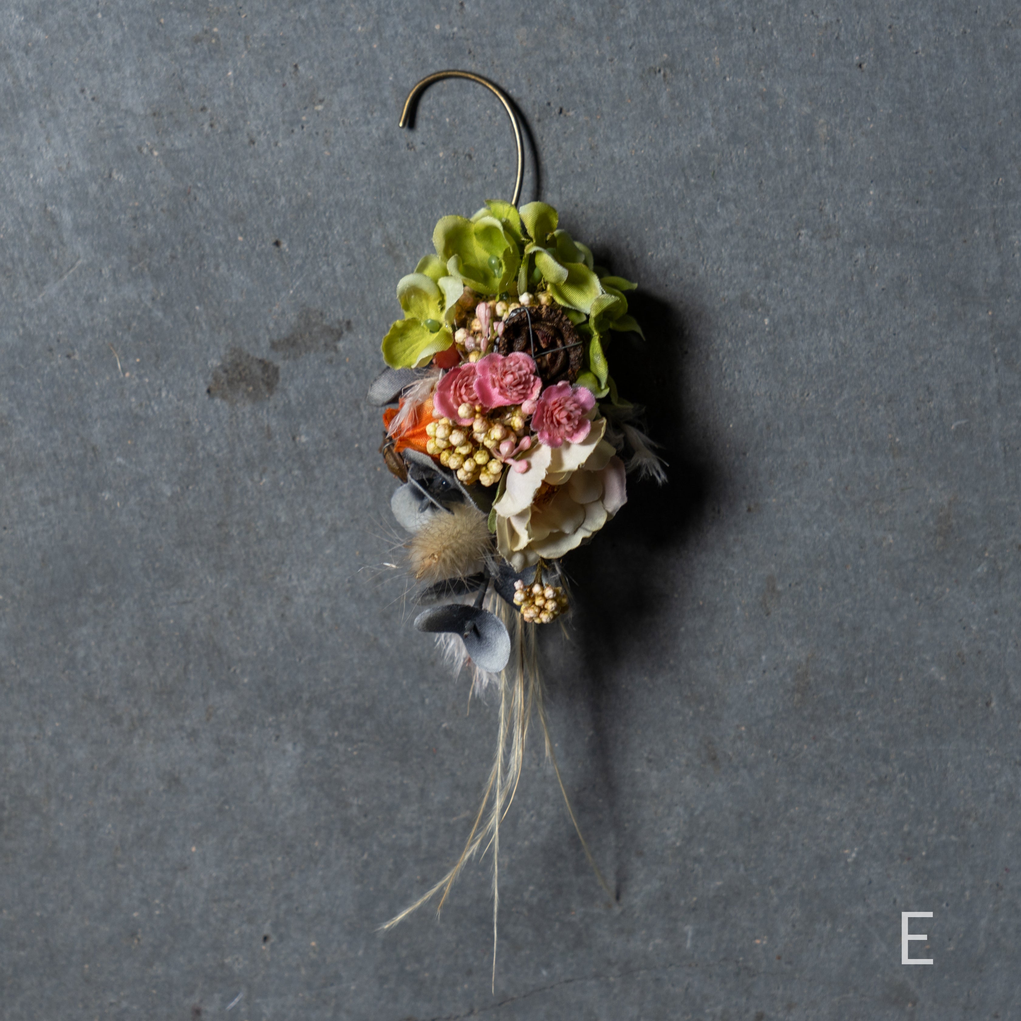 ブライダル・ウェディング アーティフィシャルフラワーイヤーカフ