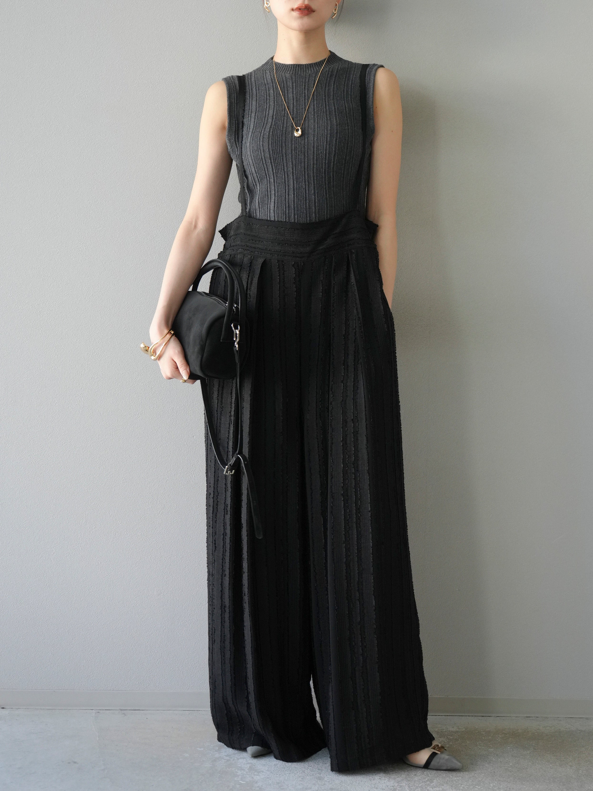 予約]ジャガードストライプサロペット/ブラック – Lumier