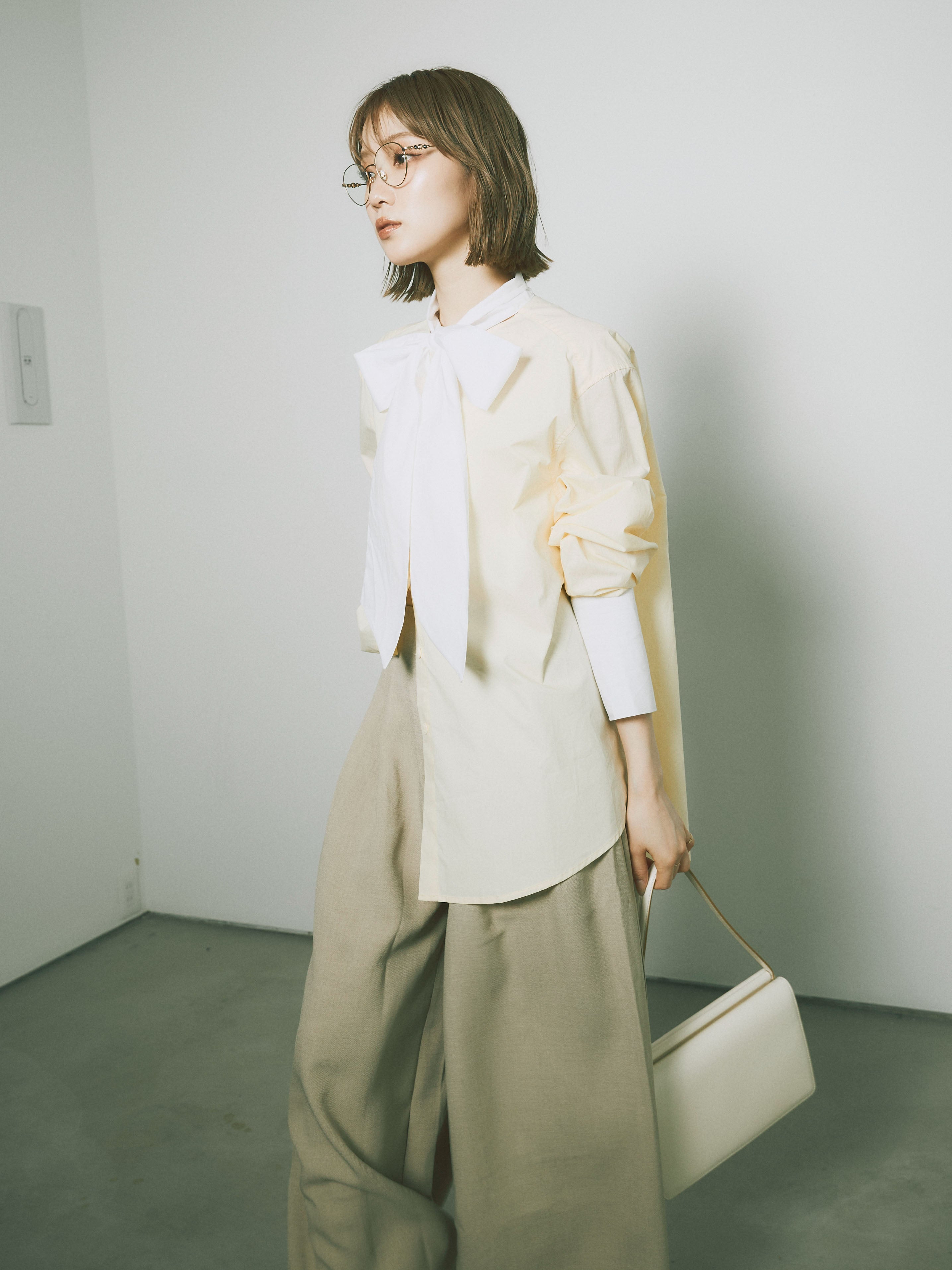 予約]ブロードボウタイブラウス/イエロー – Lumier