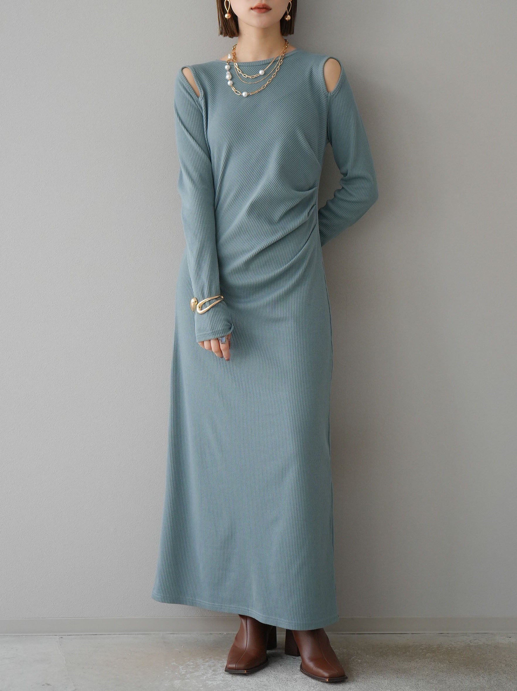 予約]ウエストタックショルダーデザインカットリブワンピース/サックス