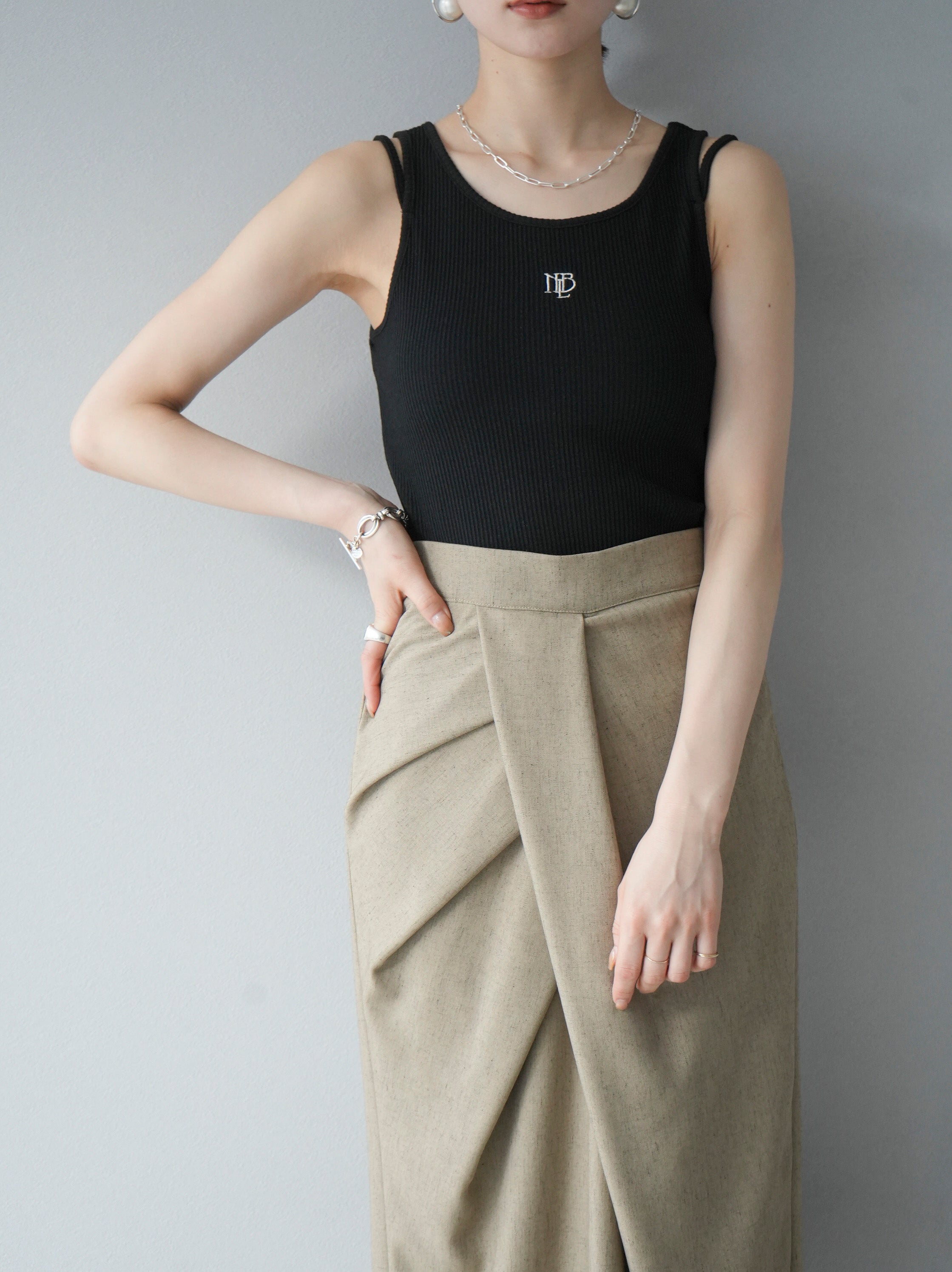 予約]ロゴタンクトップ/ブラック – Lumier