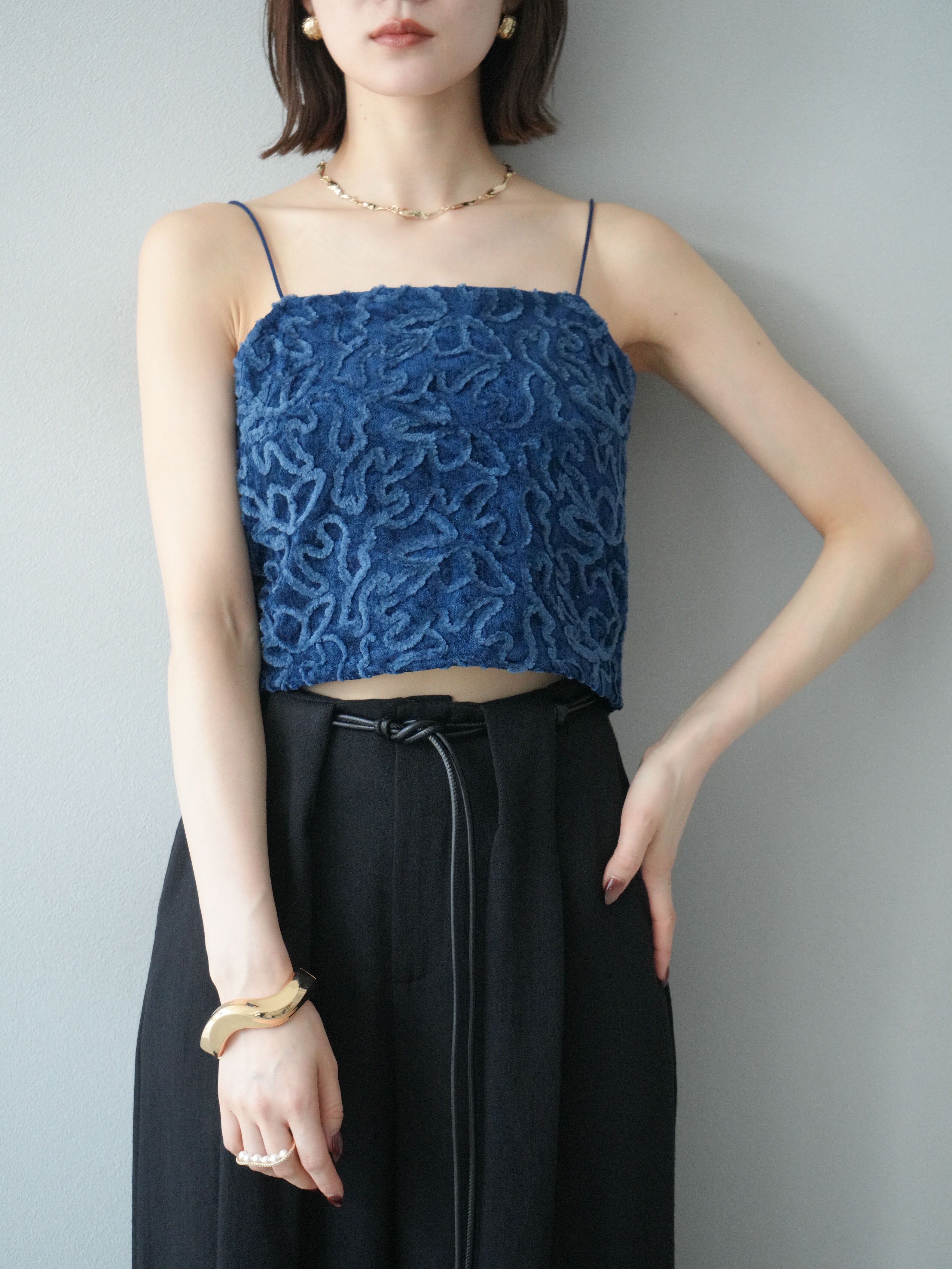 予約]パイピングフラワーシアーベロアキャミソール/ネイビー – Lumier