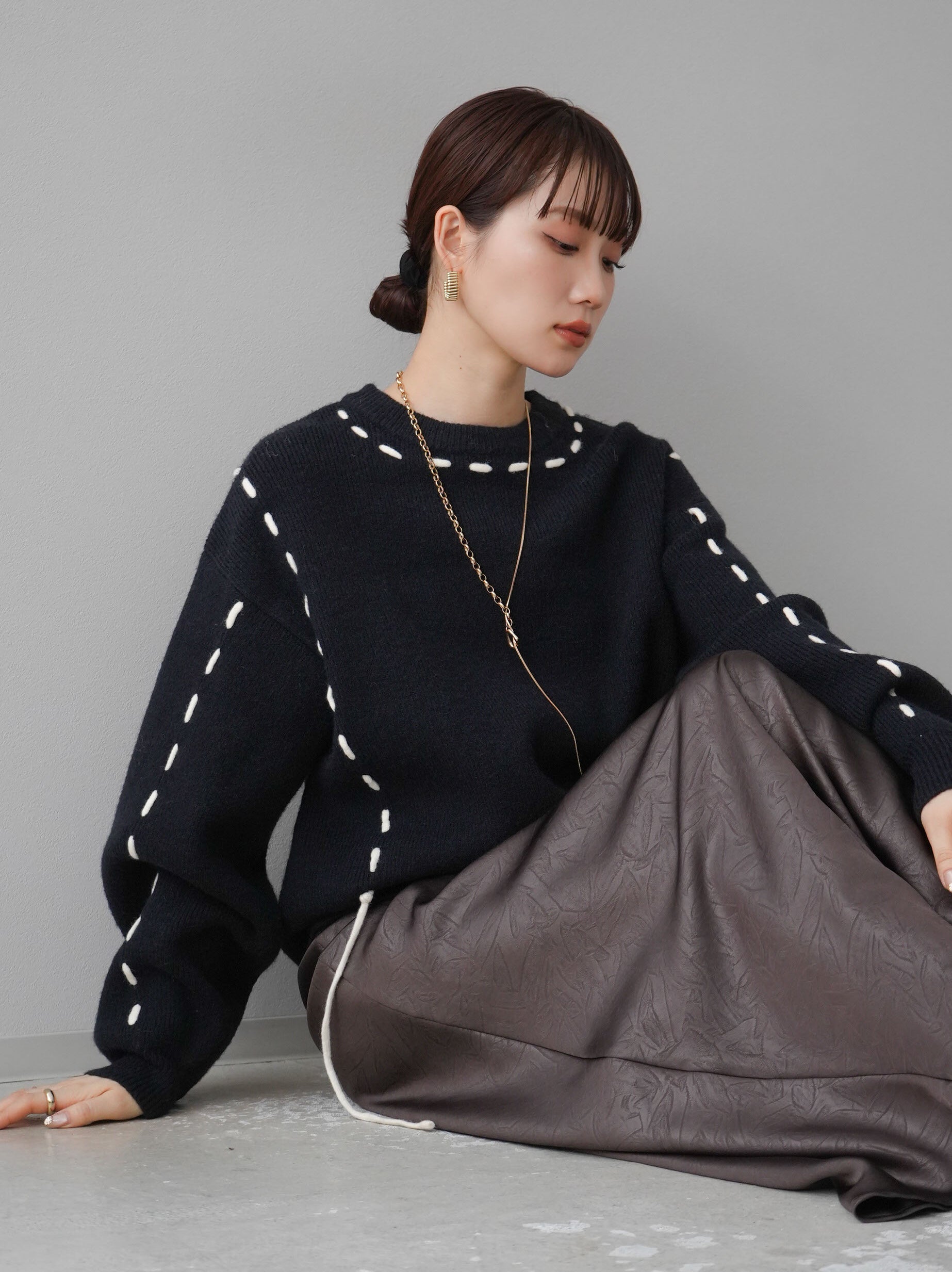 予約]ステッチデザインニットプルオーバー/ブラック – Lumier