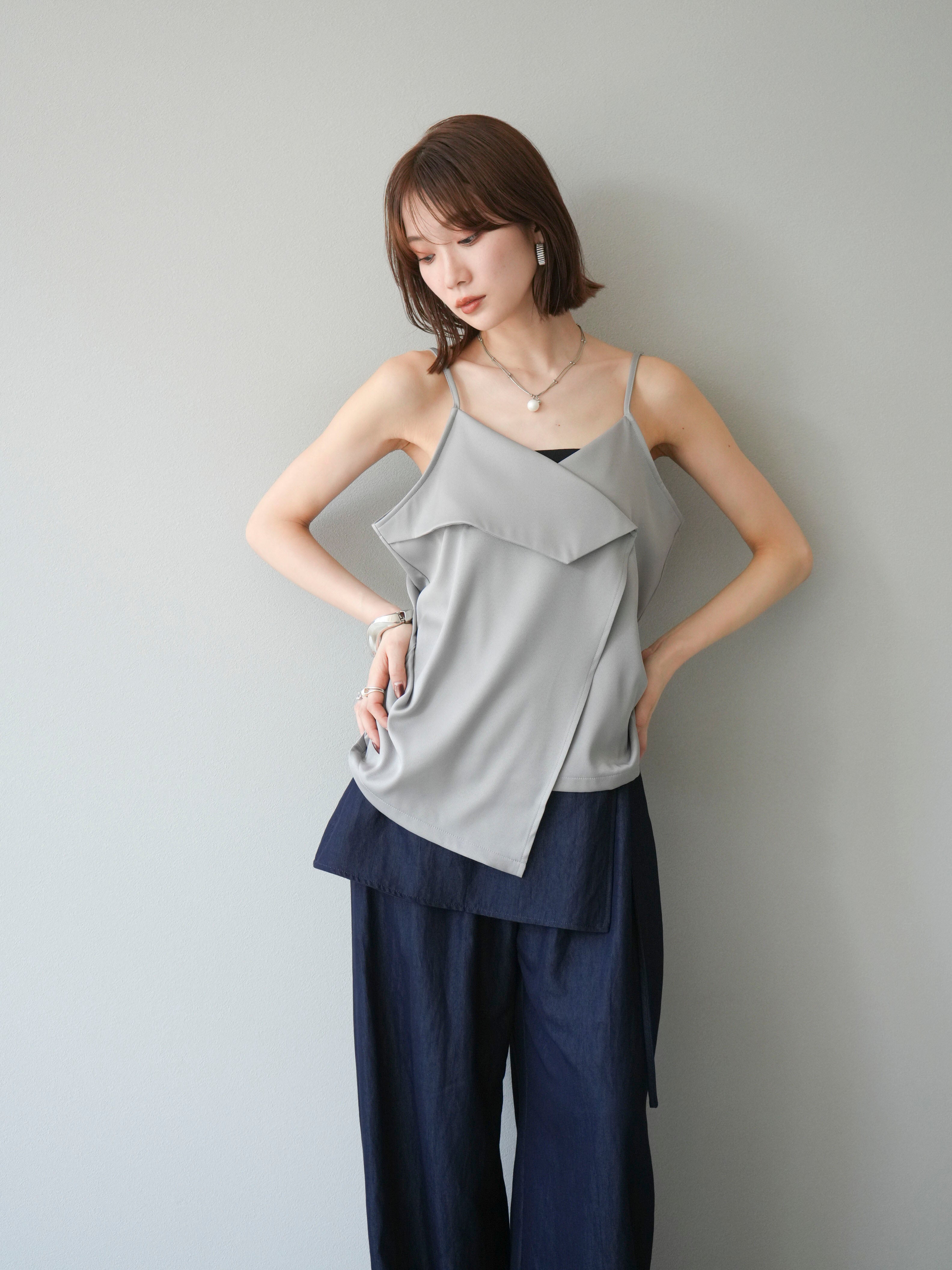 予約]クロスデザインキャミソール/グレー – Lumier