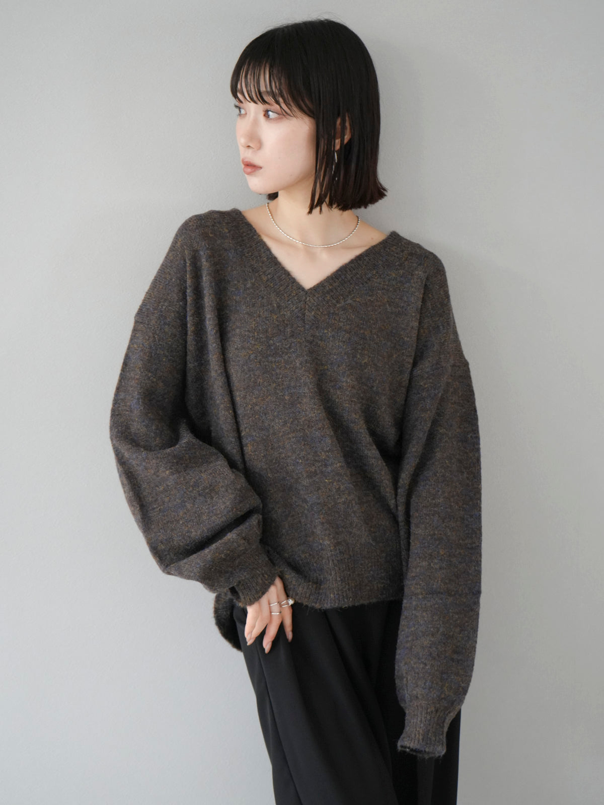 予約]ミックスヤーンメランジVネックニットプルオーバー/ブラウン – Lumier