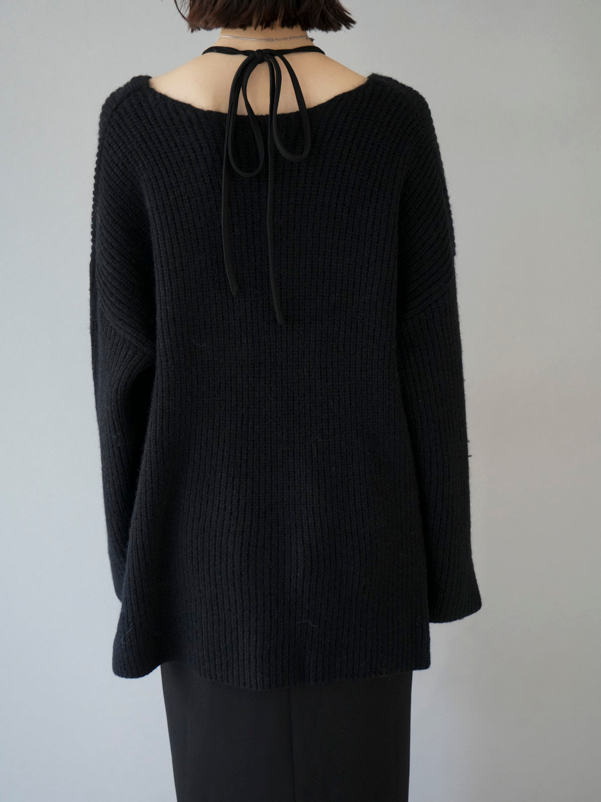 予約]畦編み深Vニットプルオーバー/ブラック – Lumier