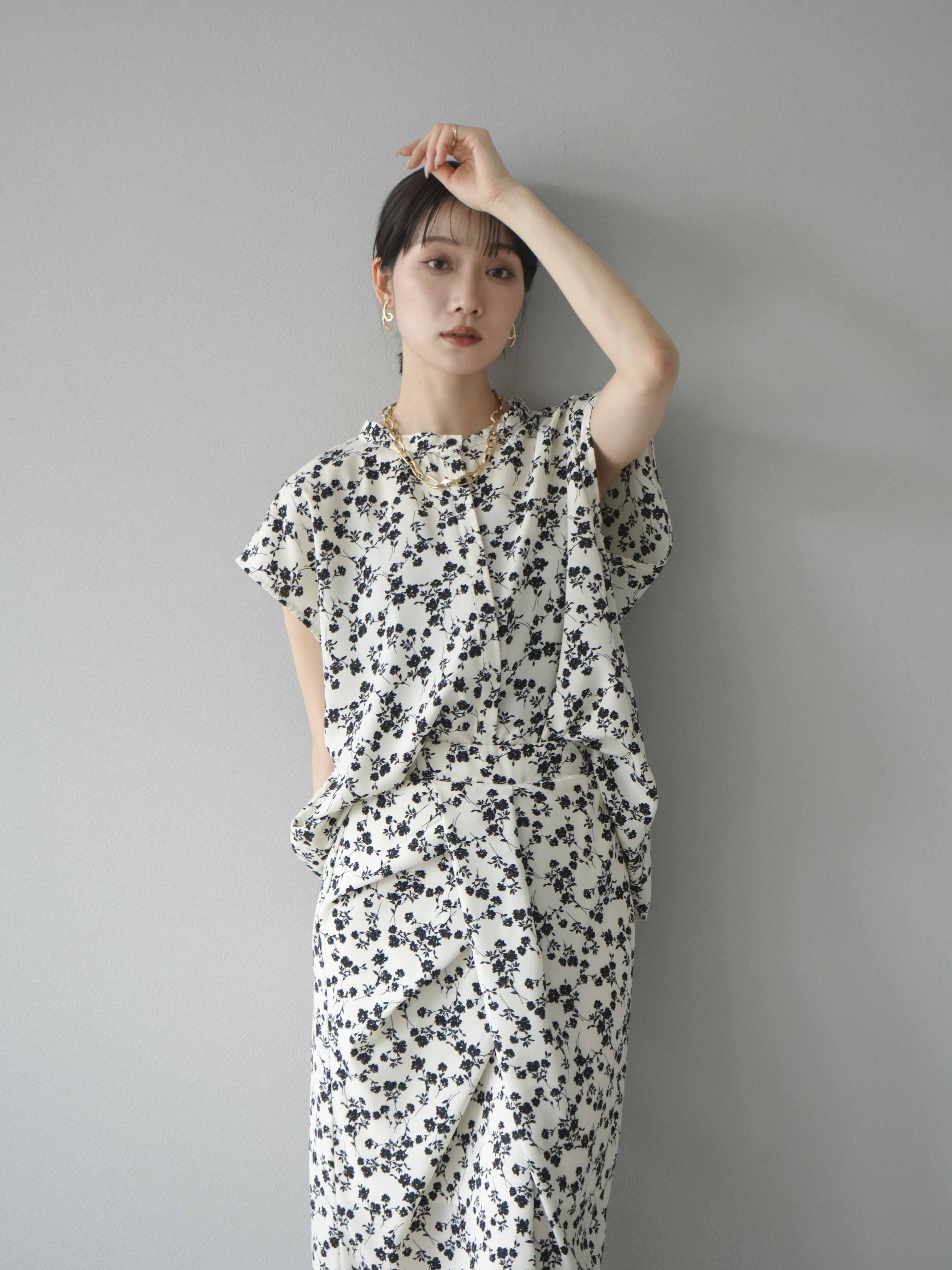 SET]フラワープリントフレンチスリーブブラウス+フラワープリント