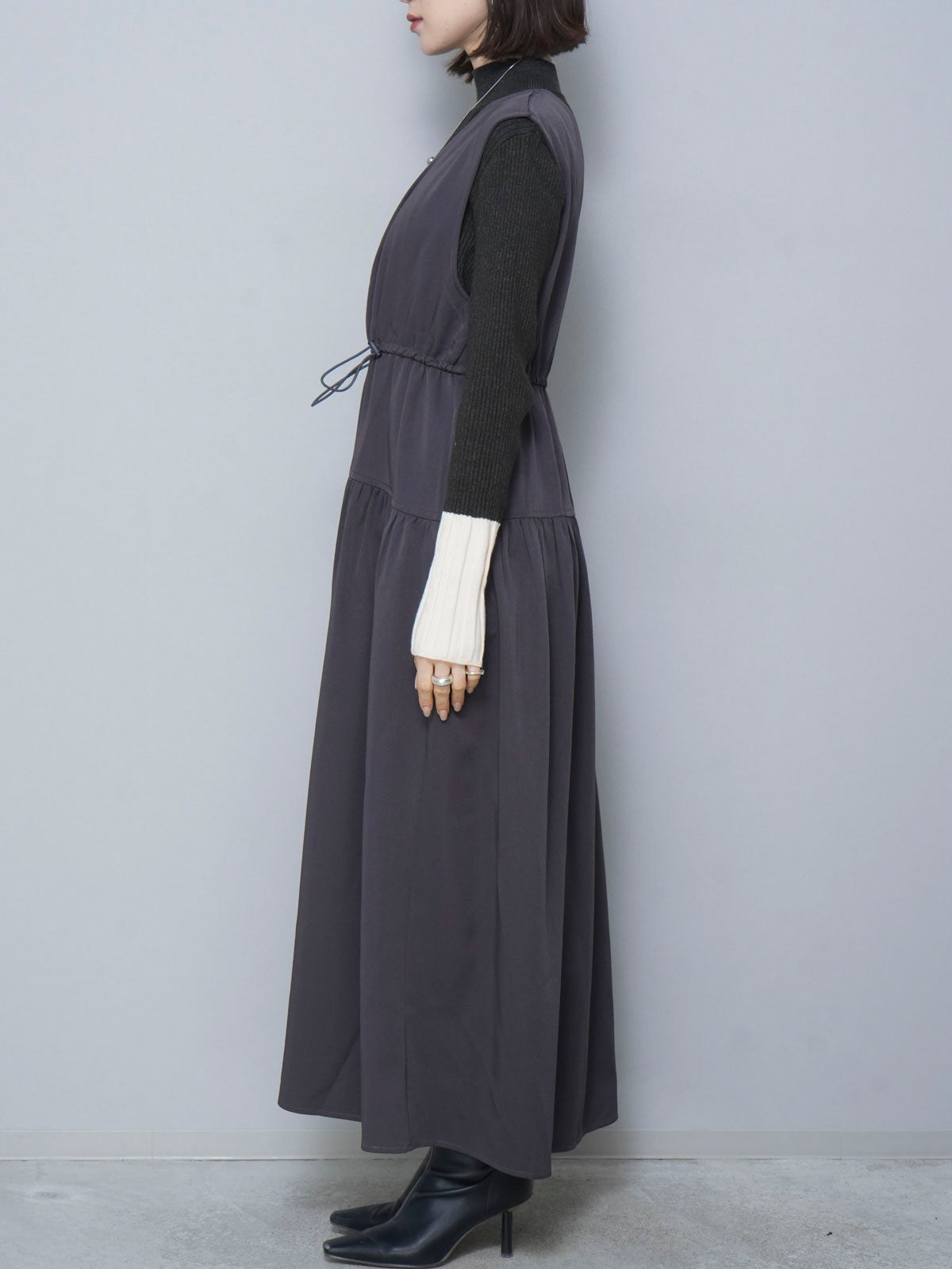 予約]Vネックドロストティアードワンピース/グレー – Lumier