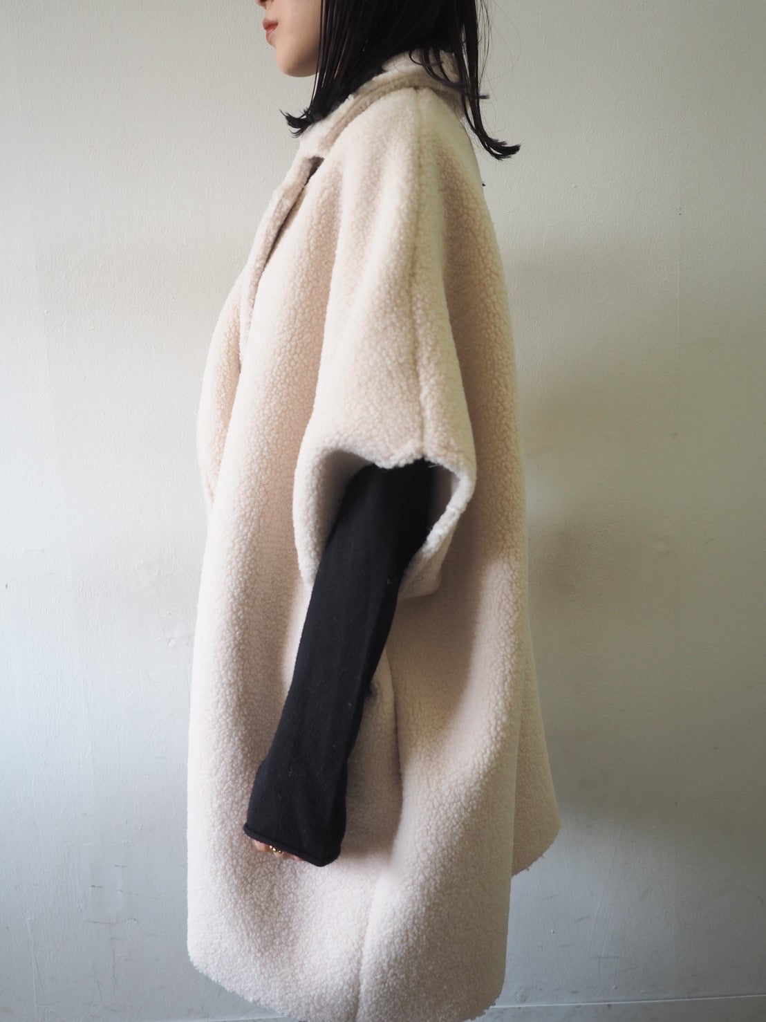 予約]リバーシブルムートンボアポンチョコート/アイボリー – Lumier
